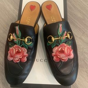 Gucci Princeton Mules with floral embroidery 38.5
